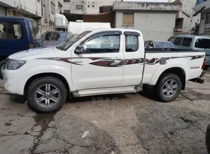 Toyota Hilux 2015 White