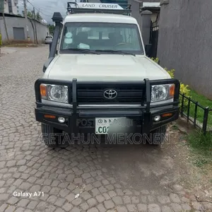 Toyota Land Cruiser 2012 White