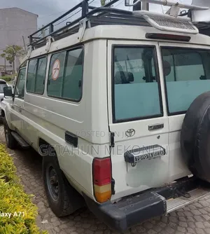 Toyota Land Cruiser 2012 White