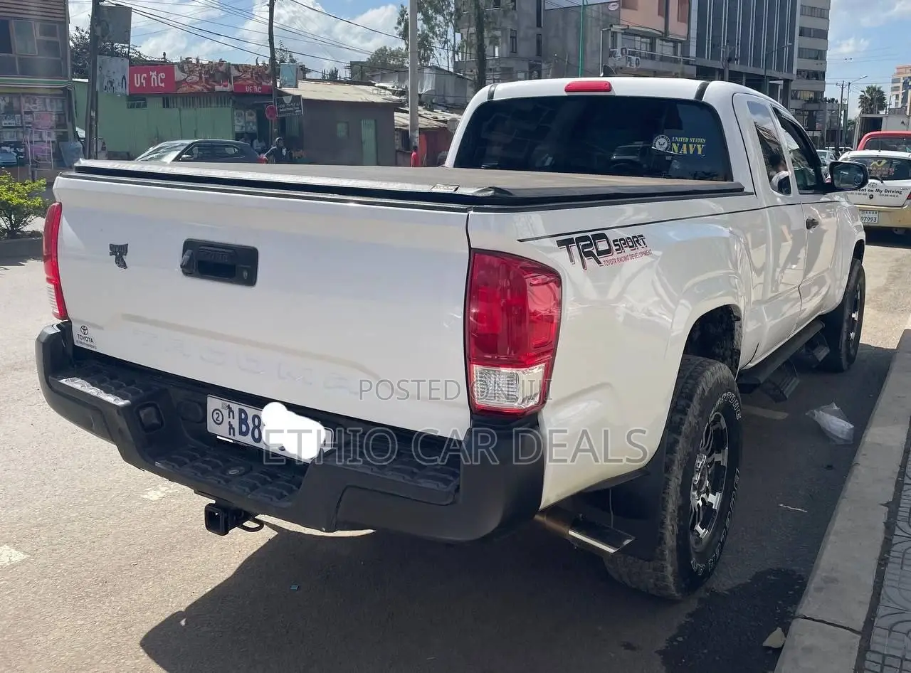 Toyota Tacoma 2018 White