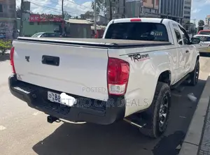 Toyota Tacoma 2018 White