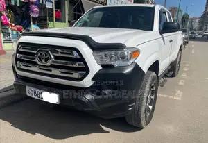 Toyota Tacoma 2018 White