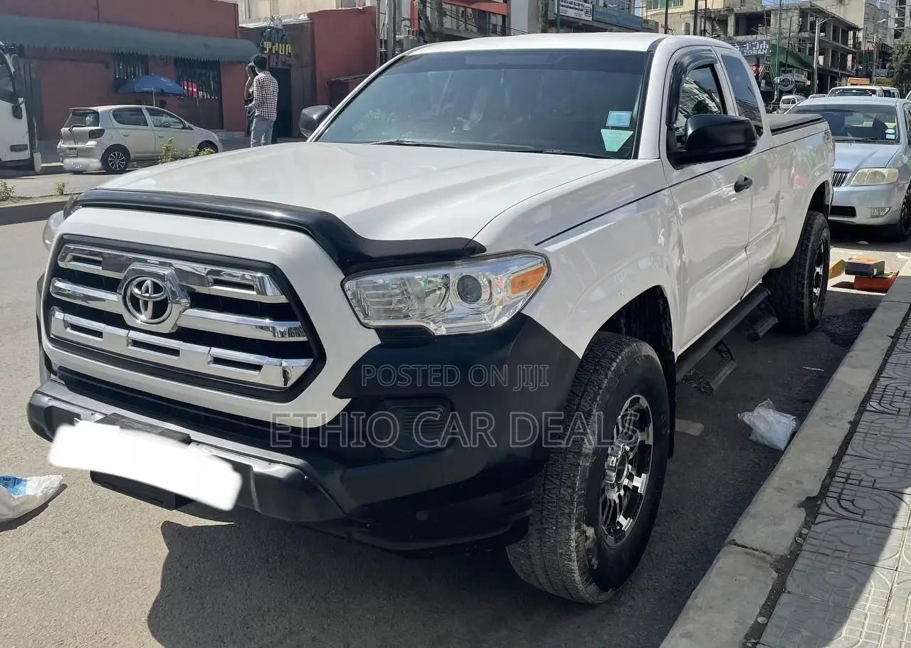 Toyota Tacoma 2018 White