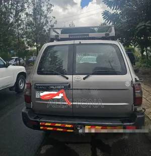 Toyota Land Cruiser 2005 Silver