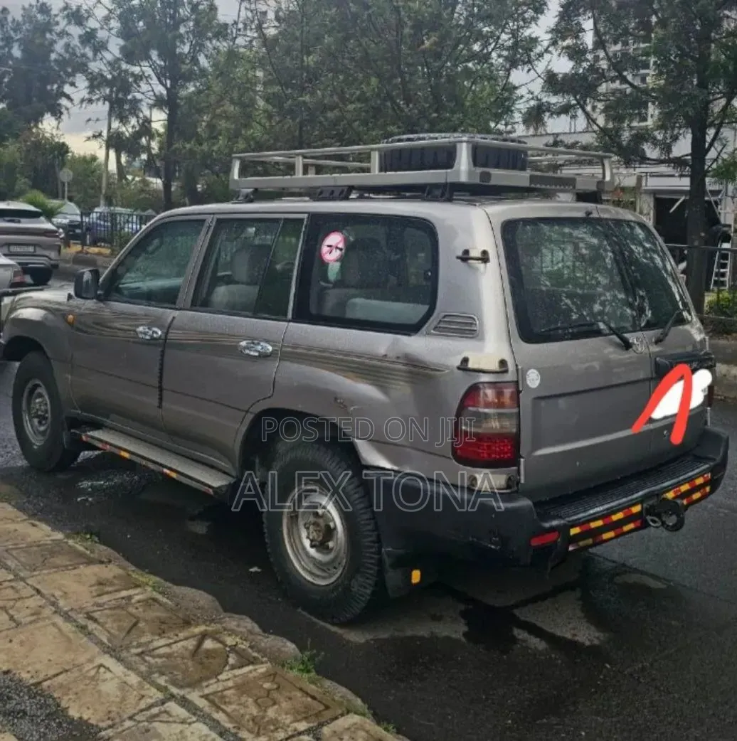 Toyota Land Cruiser 2005 Silver