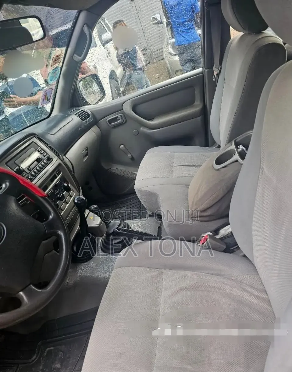 Toyota Land Cruiser 2005 Silver