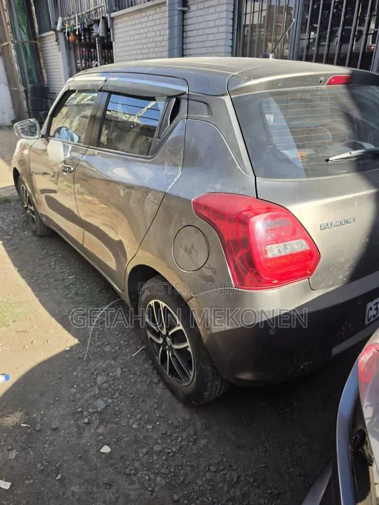 Suzuki Swift 2022 Gray