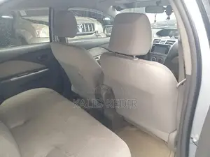 Toyota Belta 2011 Silver