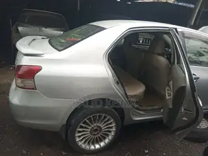 Toyota Belta 2011 Silver