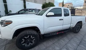 Toyota Tacoma 2018 White