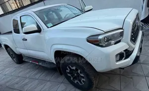Toyota Tacoma 2018 White