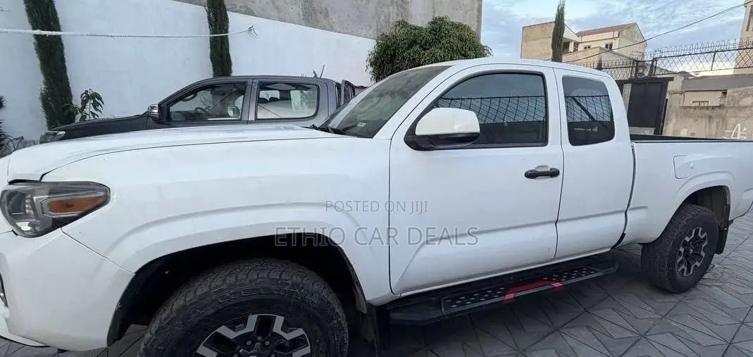 Toyota Tacoma 2018 White