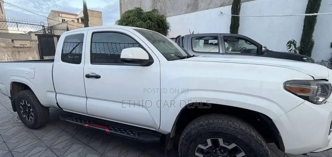 Toyota Tacoma 2018 White