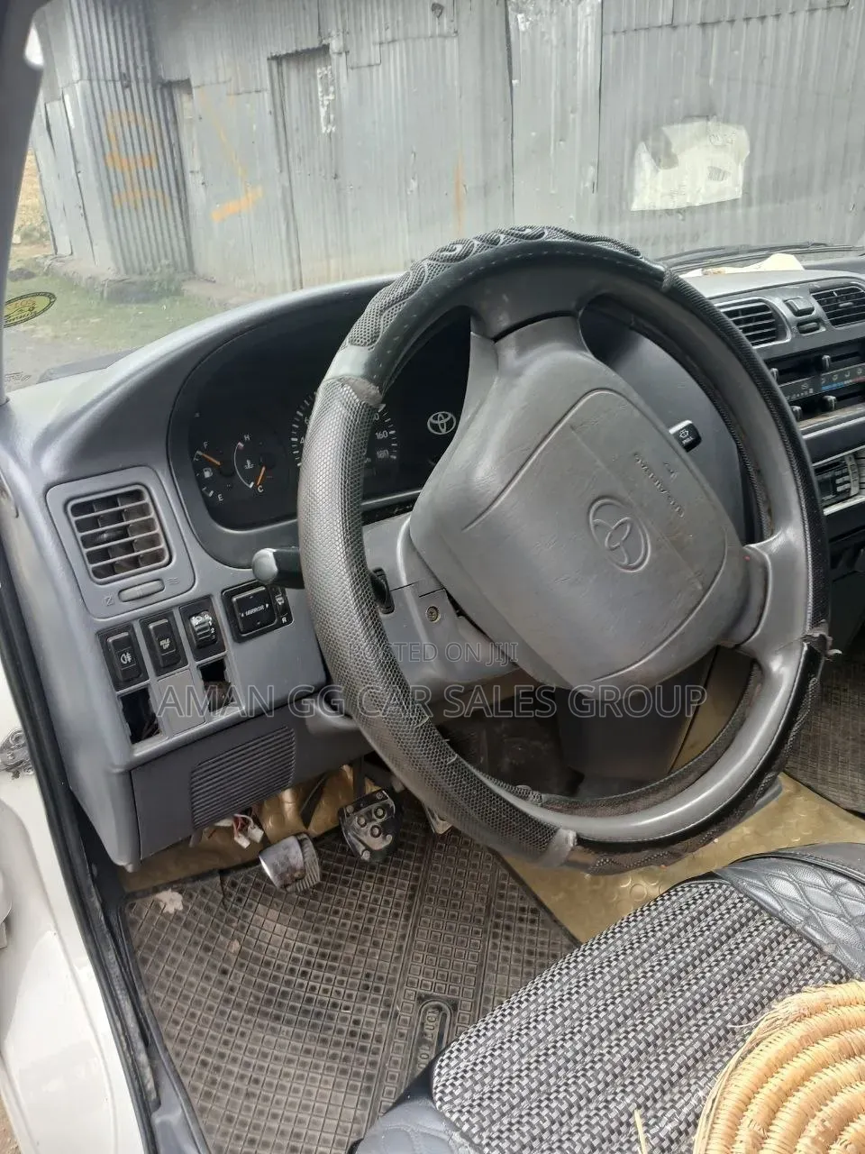 Toyota HiAce 2003 White