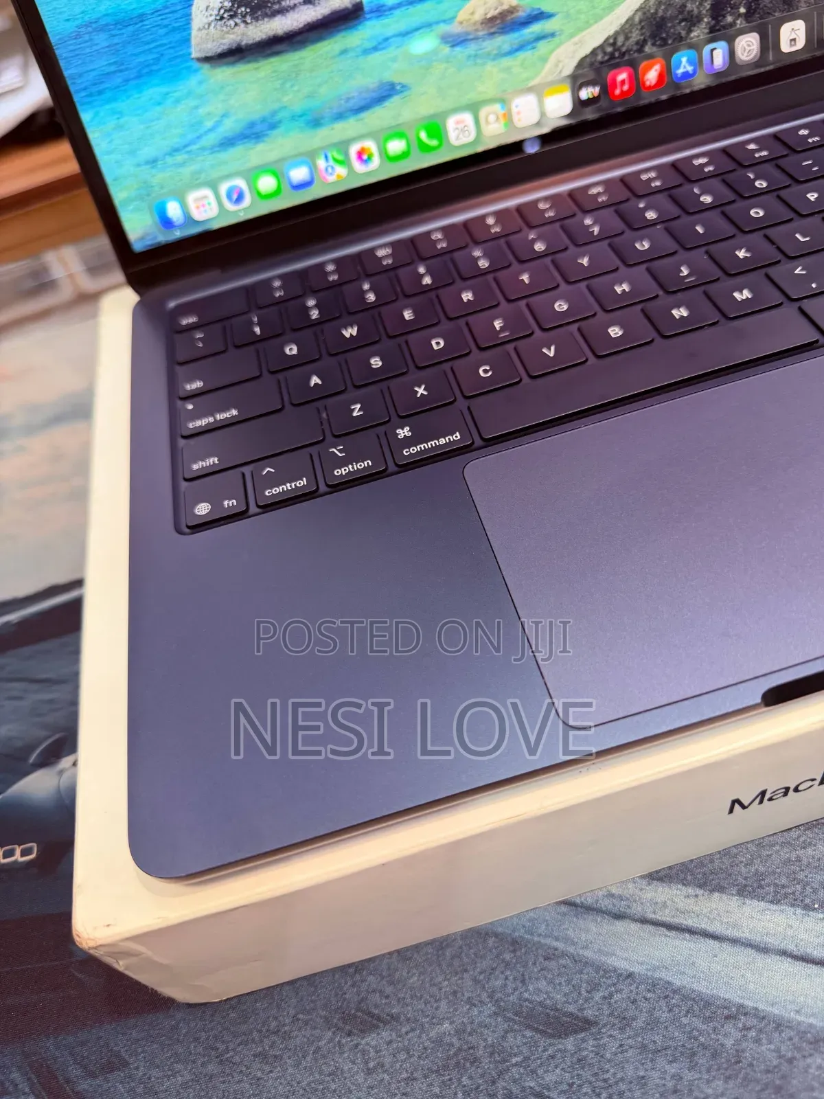 New Laptop Apple MacBook Air 2025 M4 16GB SSD 256GB