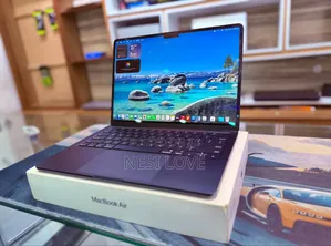 New Laptop Apple MacBook Air 2025 M4 16GB SSD 256GB