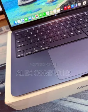 New Laptop Apple MacBook Air 2025 M4 16GB Apple M4 SSD 256GB