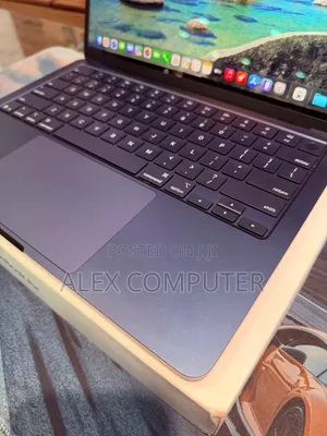 New Laptop Apple MacBook Air 2025 M4 16GB Apple M4 SSD 256GB