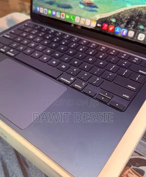 New Laptop Apple MacBook Air 2025 M4 16GB Apple M4 SSD 256GB