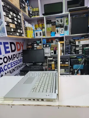 Laptop Apple MacBook Pro 2017 4GB Apple M2 HDD 500GB