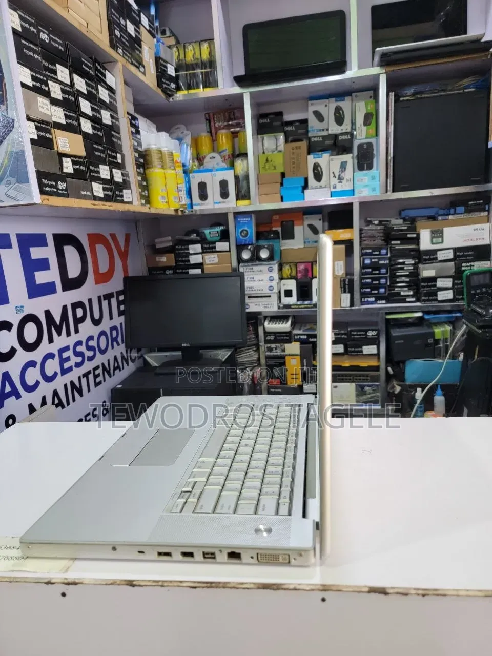 Laptop Apple MacBook Pro 2017 4GB Apple M2 HDD 500GB