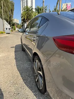 Hyundai Avante 2017 Silver