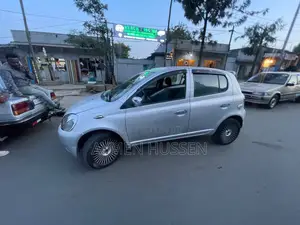 Toyota Yaris 1.5 2000 Silver