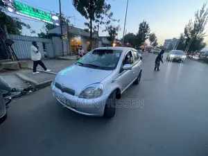 Toyota Yaris 1.5 2000 Silver