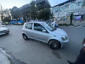 Toyota Yaris 1.5 2000 Silver