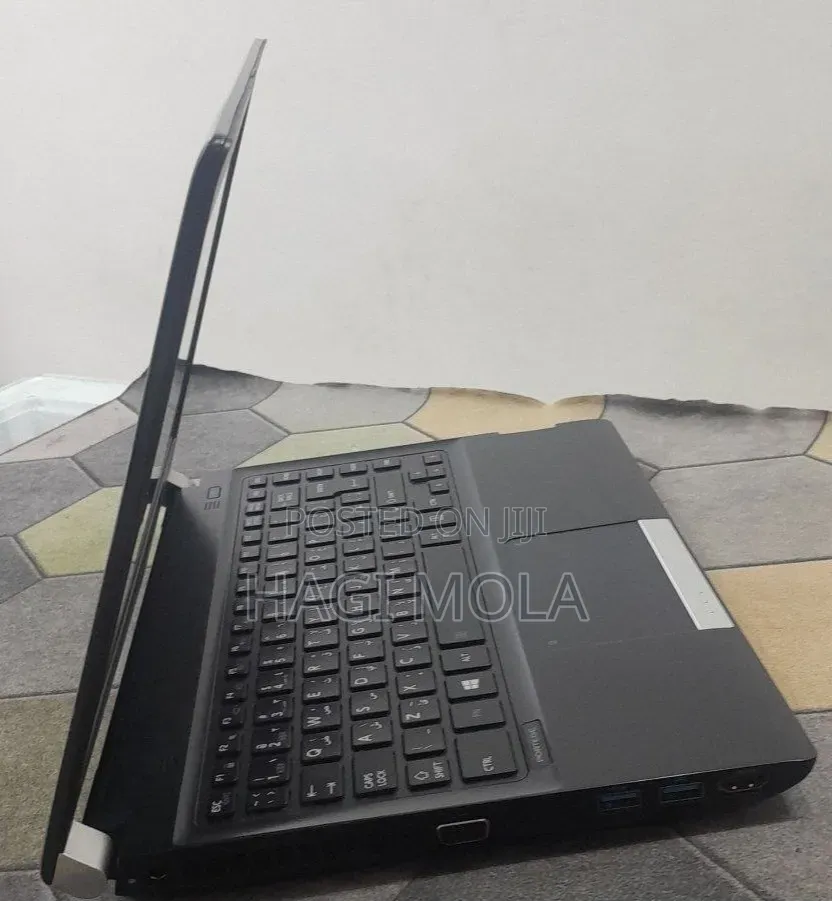 New Laptop Toshiba Portege R830 6GB Intel Core i5 HDD 700GB