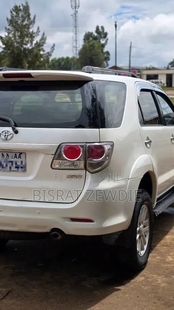 Toyota Fortuner 2012 White