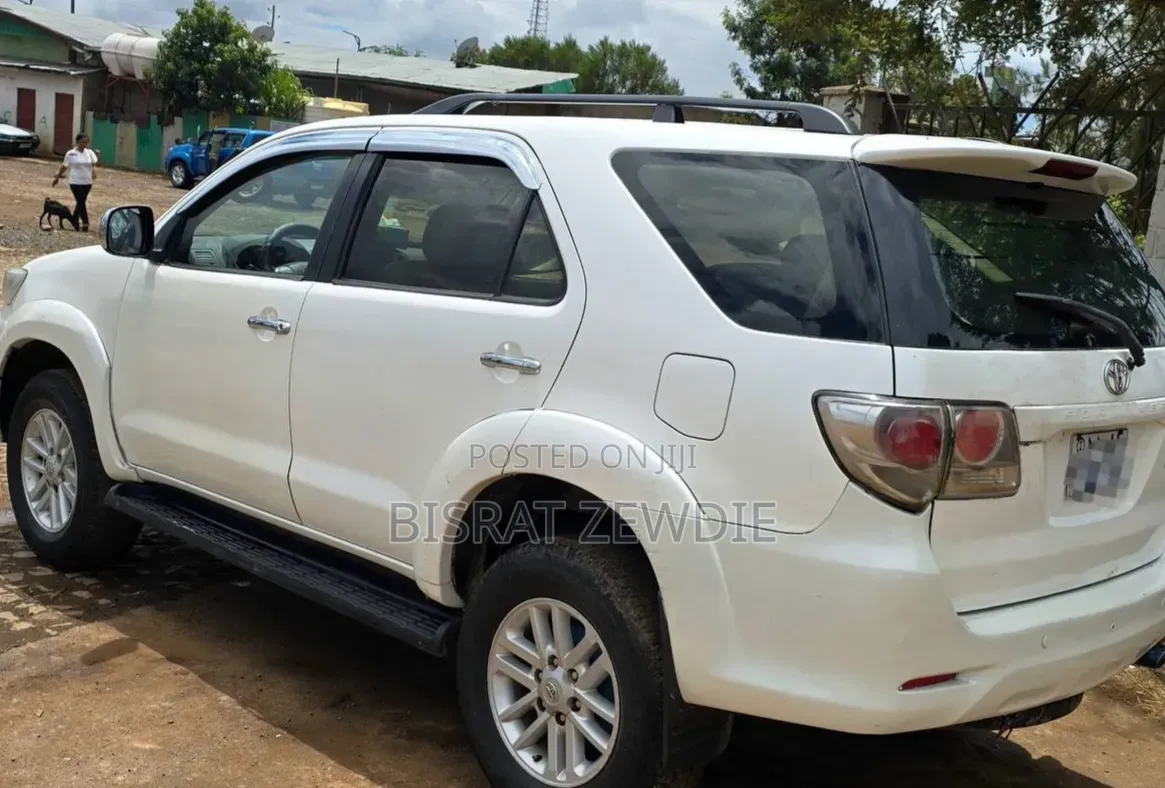 Toyota Fortuner 2012 White