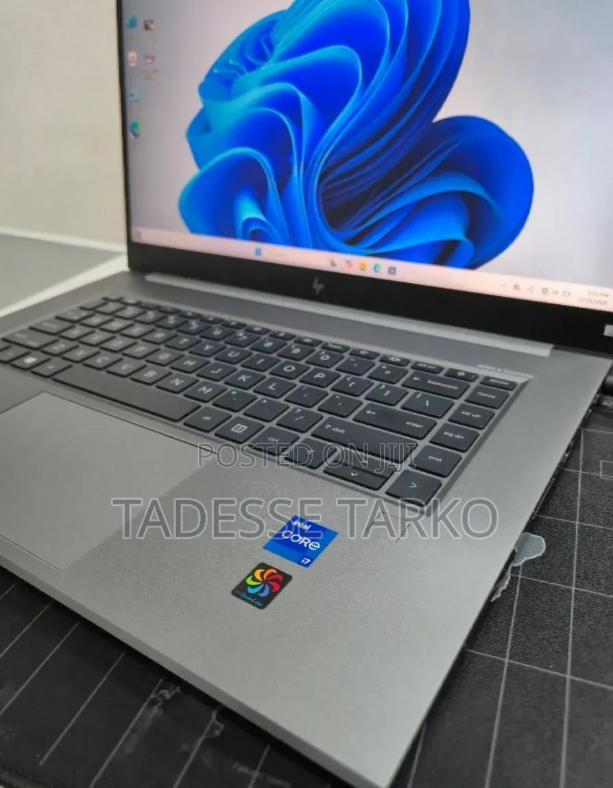 New Laptop HP 32GB Intel Core 7 SSD 1T