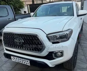 Toyota Tacoma 2018 White