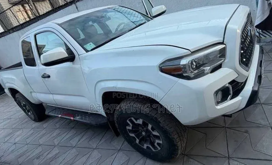 Toyota Tacoma 2018 White