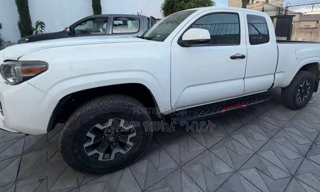 Toyota Tacoma 2018 White