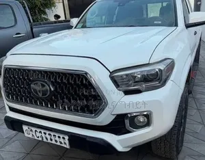 Toyota Tacoma 2018 White