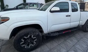Toyota Tacoma 2018 White