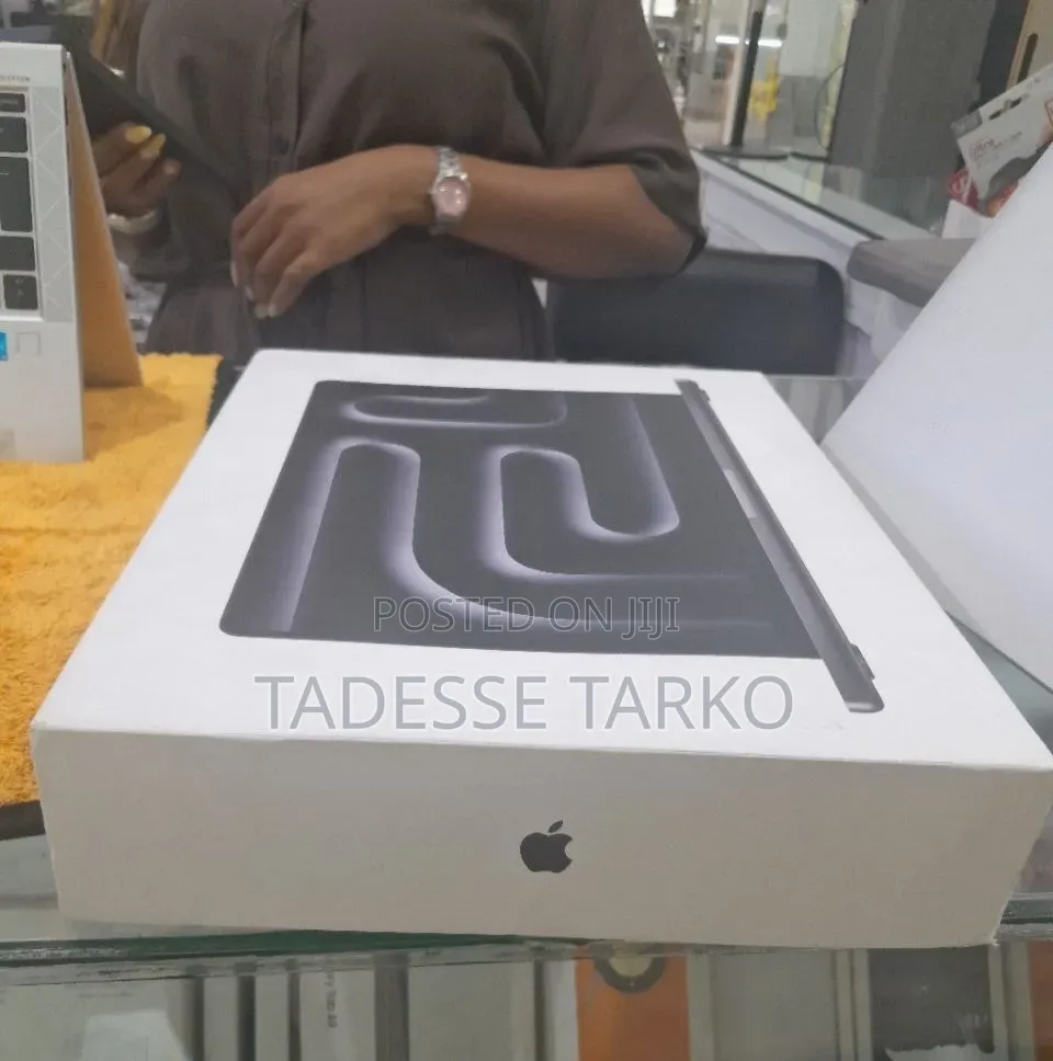 New Laptop Apple MacBook Pro 2025 M5 16GB Apple M5 Pro SSD 1T