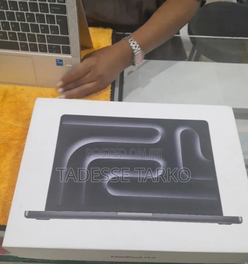 New Laptop Apple MacBook Pro 2025 M5 16GB Apple M5 Pro SSD 1T