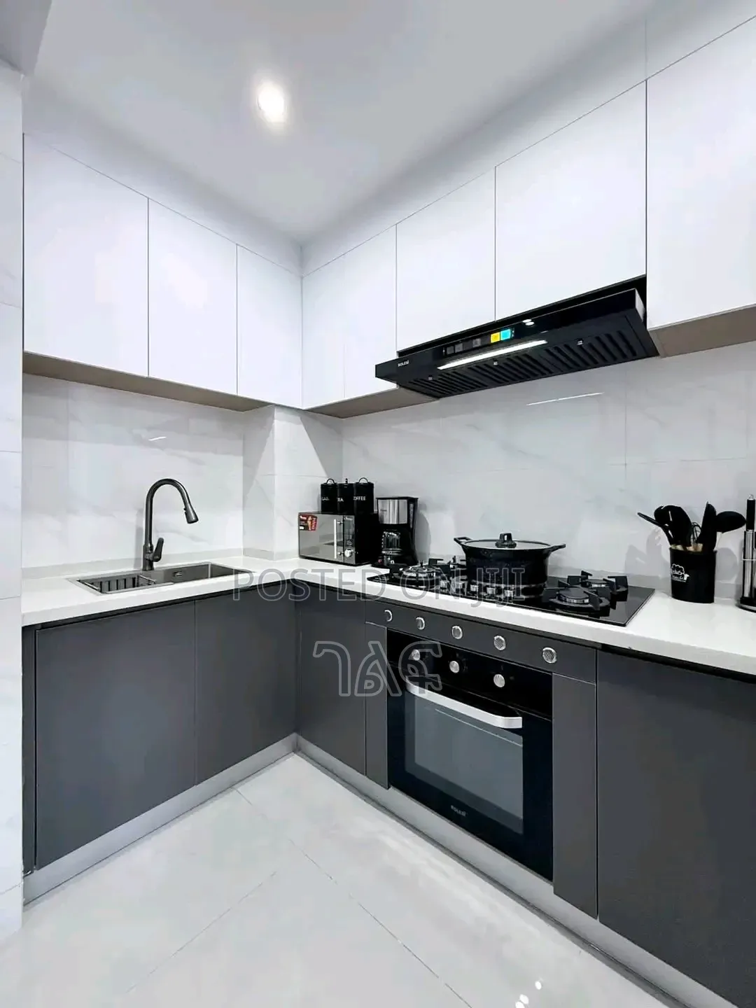 3bdrm Apartment in በመሀል ቦሌ ወሎ ሰፈር, Bole for sale