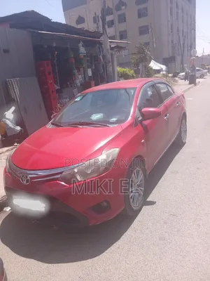 Toyota Yaris L Hatchback 5dr 2014 Red