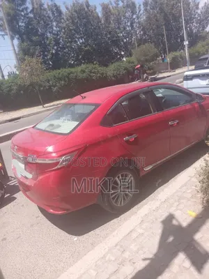Toyota Yaris L Hatchback 5dr 2014 Red