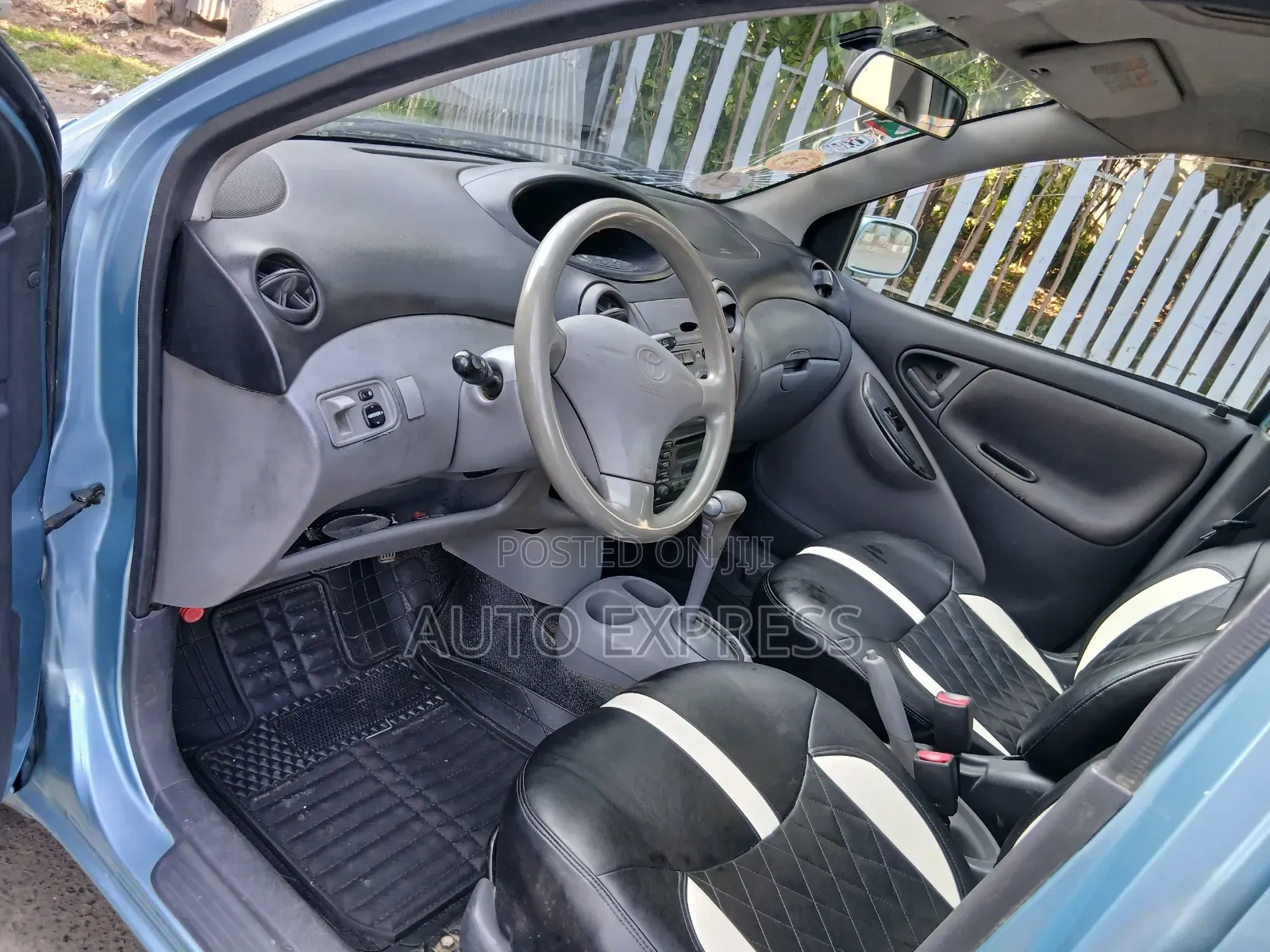 Toyota Vitz 2002 Blue