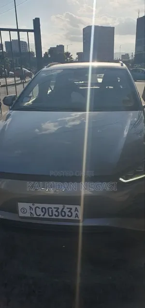 BYD E2 43 kWh 94 hp FWD 2025 Silver