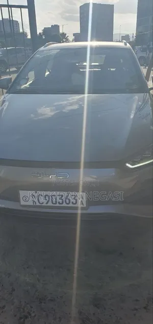 BYD E2 43 kWh 94 hp FWD 2025 Silver