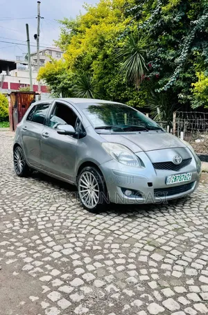Toyota Yaris 2010 Gray