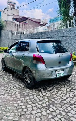 Toyota Yaris 2010 Gray
