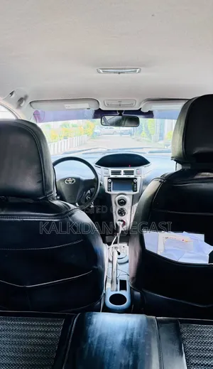 Toyota Yaris 2010 Gray