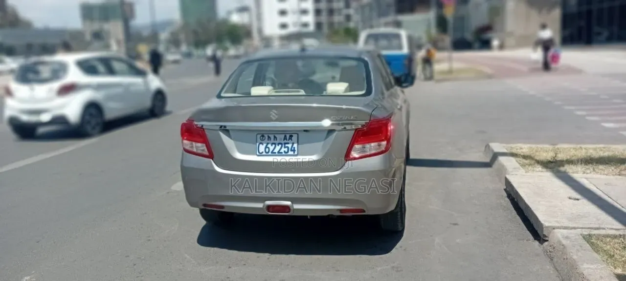 Suzuki Dzire 2022 Silver